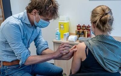 GGD Fryslân rondt succesvol pilot af met vaccineren door apothekers